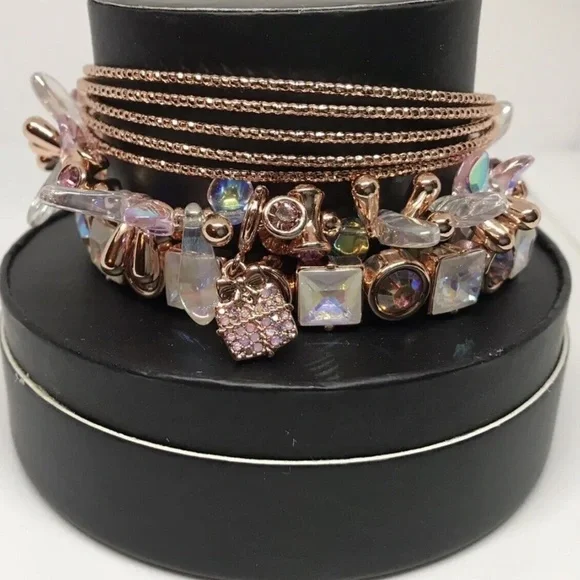 Bomb Party 2023 Holiday Stacks Love Is The Greatest Gift Bracelet RBP6864 NIB - Picture 6 of 8